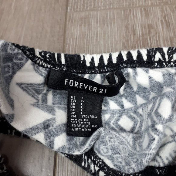 🛍 3/$12 FOREVER 21 Aztec Print Bandeau - Picture 3 of 4